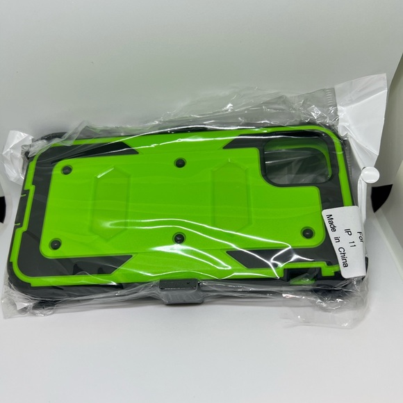 Lot of 3 iPhone 11 cases. 2 new, 1 like new - Picture 2 of 13